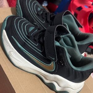 Nike Kids Black and Teal Sneakers with Gold Swoosh